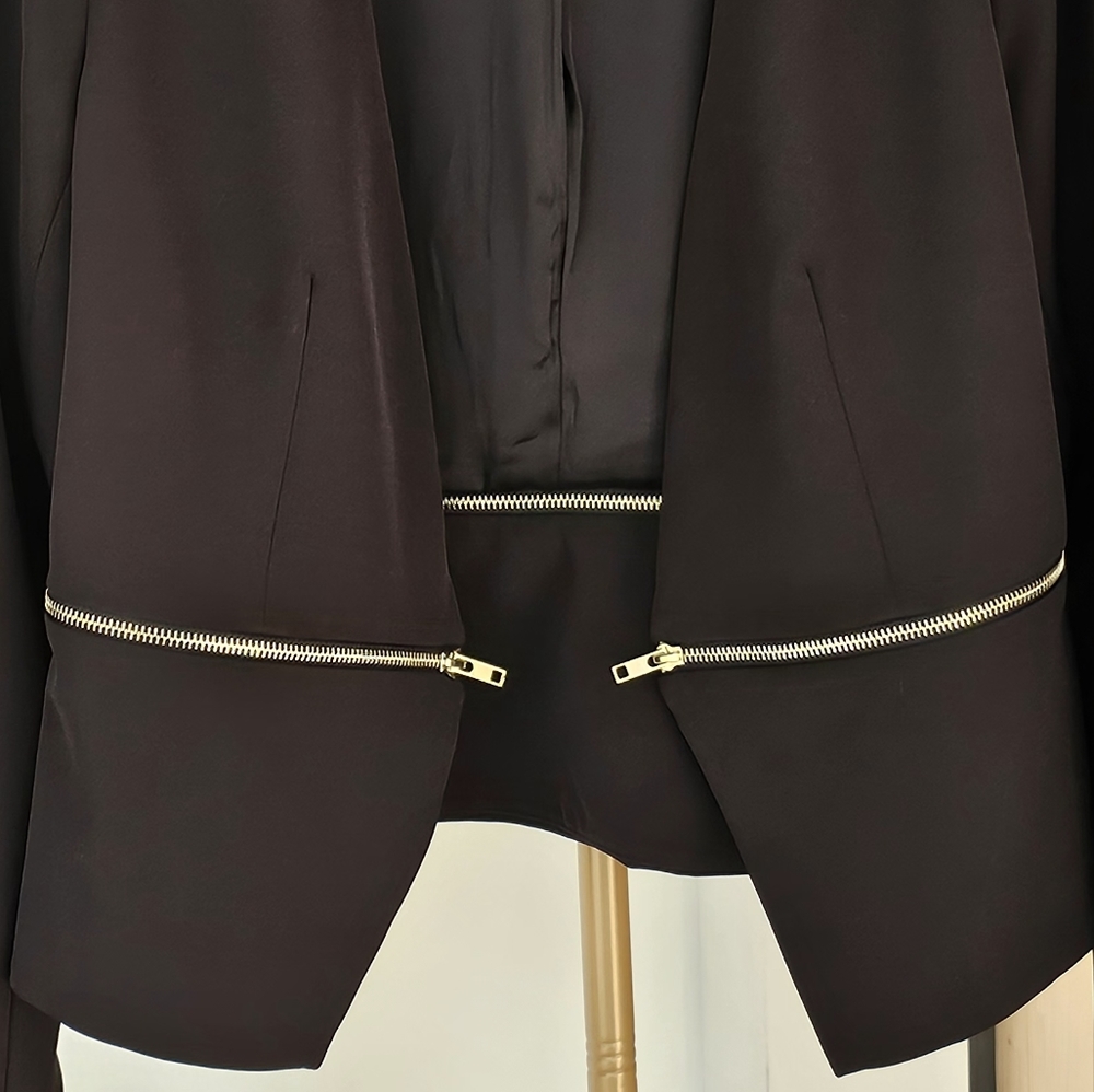 PHILOSOPHY size 8 black women's blazer with gold-toned zippers - Picture 7 of 8